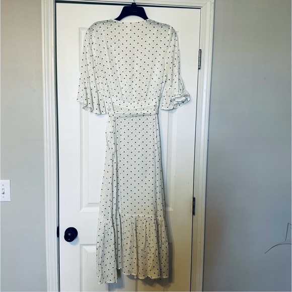 H&M CONSCIOUS RUFFLED FLOWYPOLKA DOT White size 8 - Picture 3 of 8